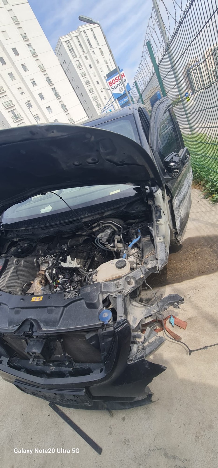 MG Tuning Otomotiv tarafından değerlendirilen ön kısmı hasarlı araç